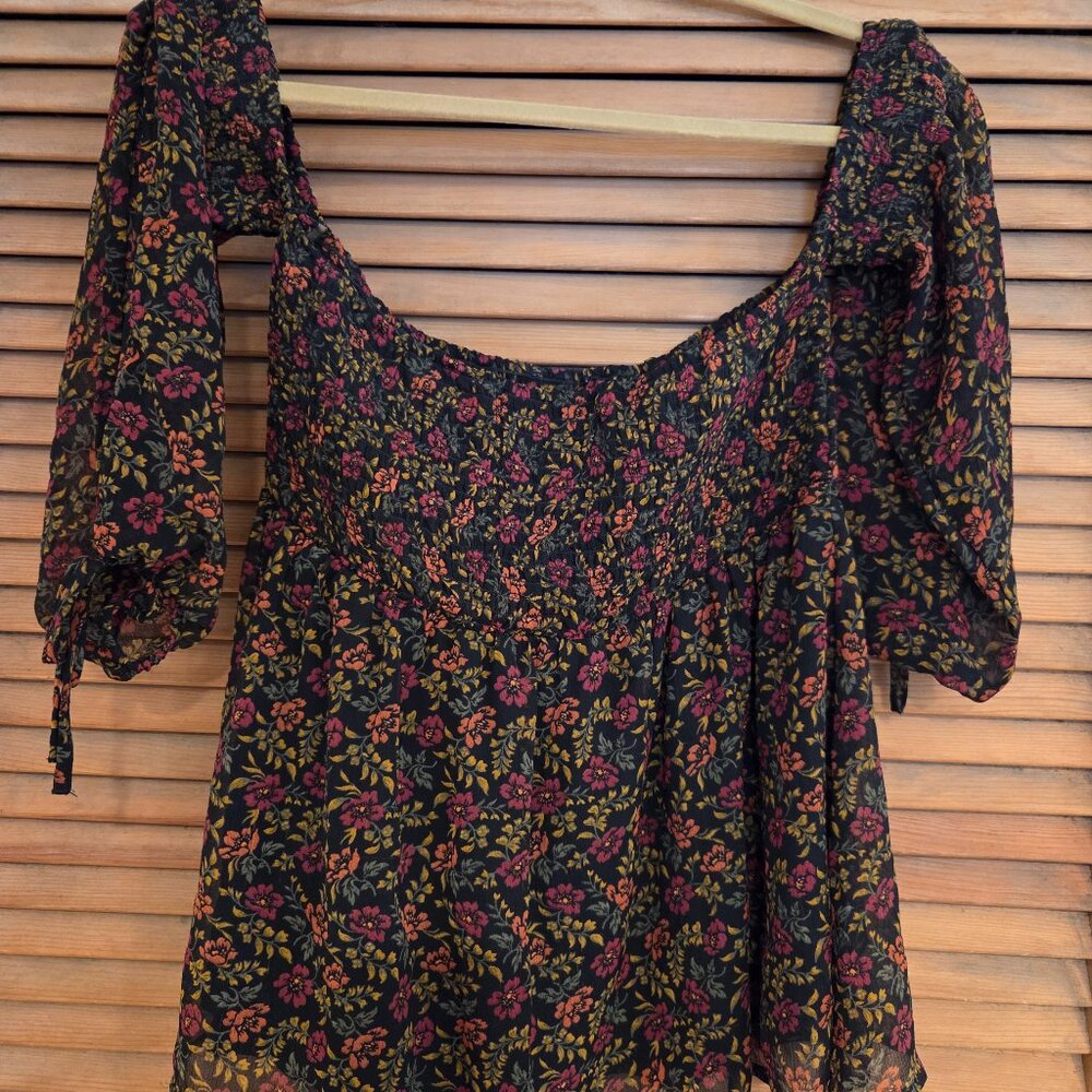 flowy blouse can be worn on or off the shoulder